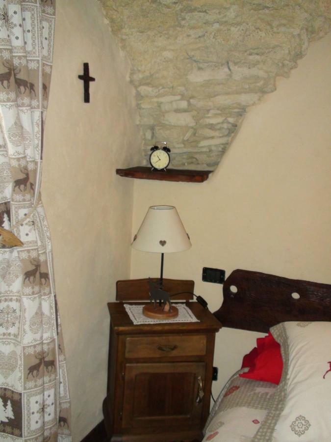 Le Petit Chateau De Vetan Cir 0023 Saint-Pierre Exterior foto